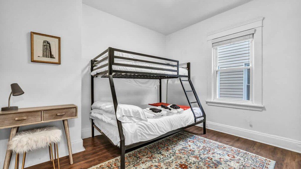 81614290 654a 43 bSzrK.jpg