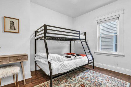 81614290 654a 43 bSzrK.jpg