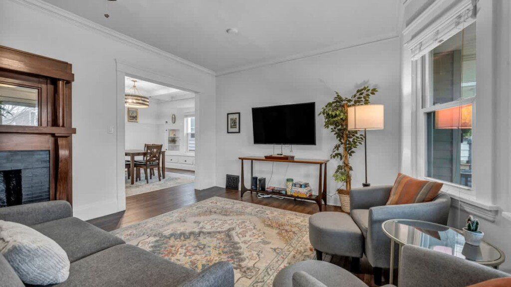 87553a43 9515 4a eisEE.jpg