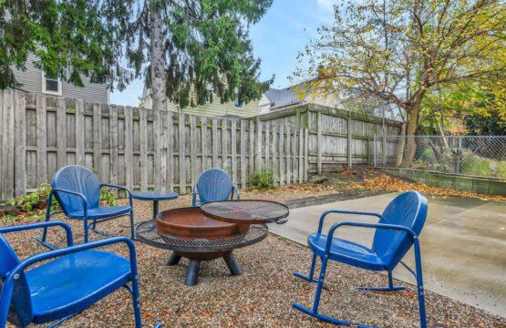 e495a537 8aa6 42 f36Y .jpg