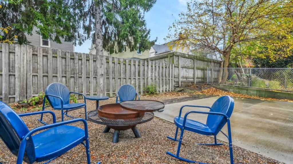 e495a537 8aa6 42 f36Y .jpg